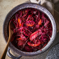 Balsamic red cabbage and apples